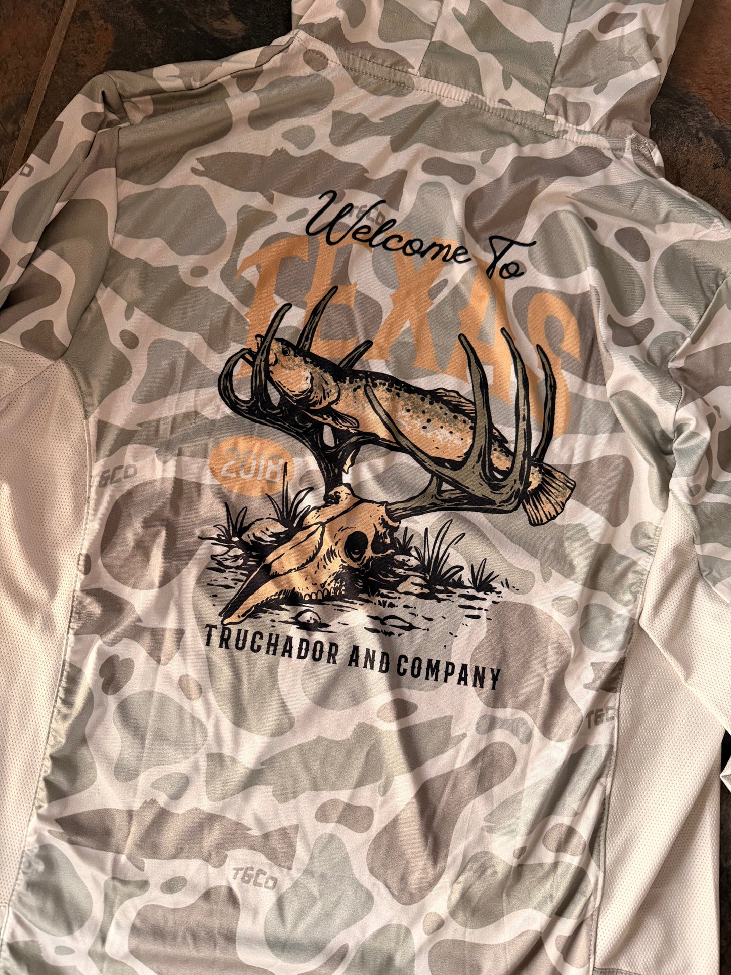Bienvenidos a Tejas Performance Tee - Sandhill