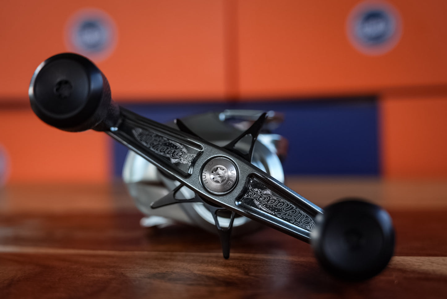 Bates ⚔️ Truchador SaltyHundo Baitcaster Reel - Chrome- Right