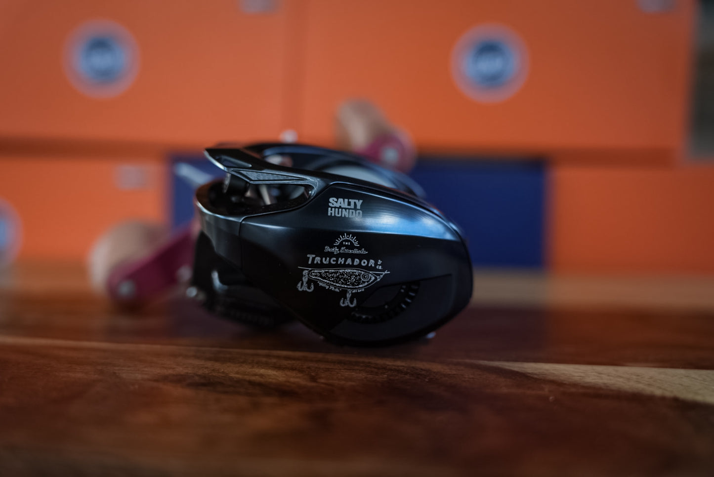 Bates ⚔️ Truchador SaltyHundo Baitcaster Reel - Rose Gold - Right