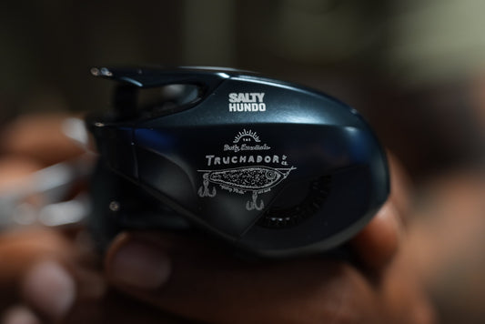 Bates ⚔️ Truchador SaltyHundo Baitcaster Reel - Left