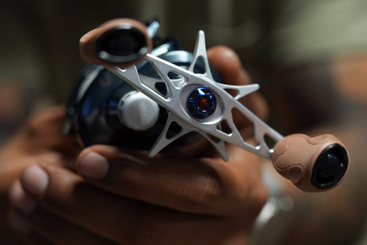 Bates ⚔️ Truchador SaltyHundo Baitcaster Reel - Left