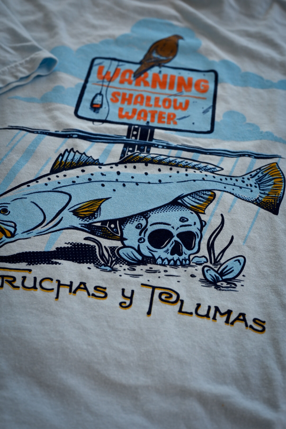 Truchas y Plumas Tee